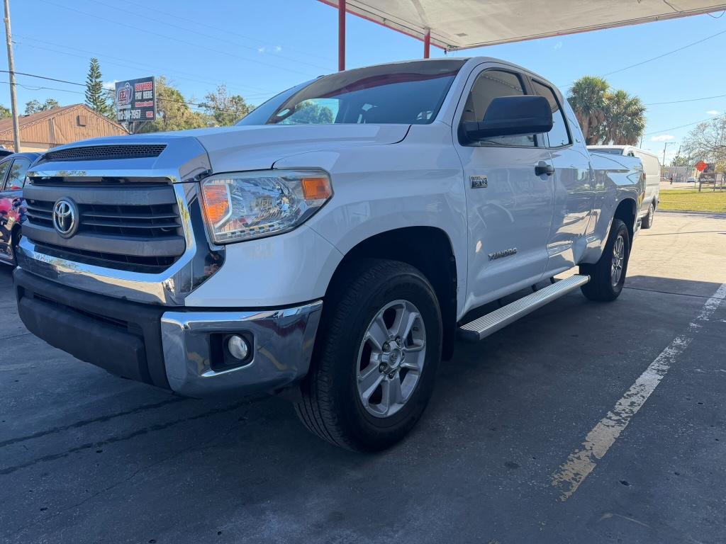2014 Toyota Tundra SR5's photo
